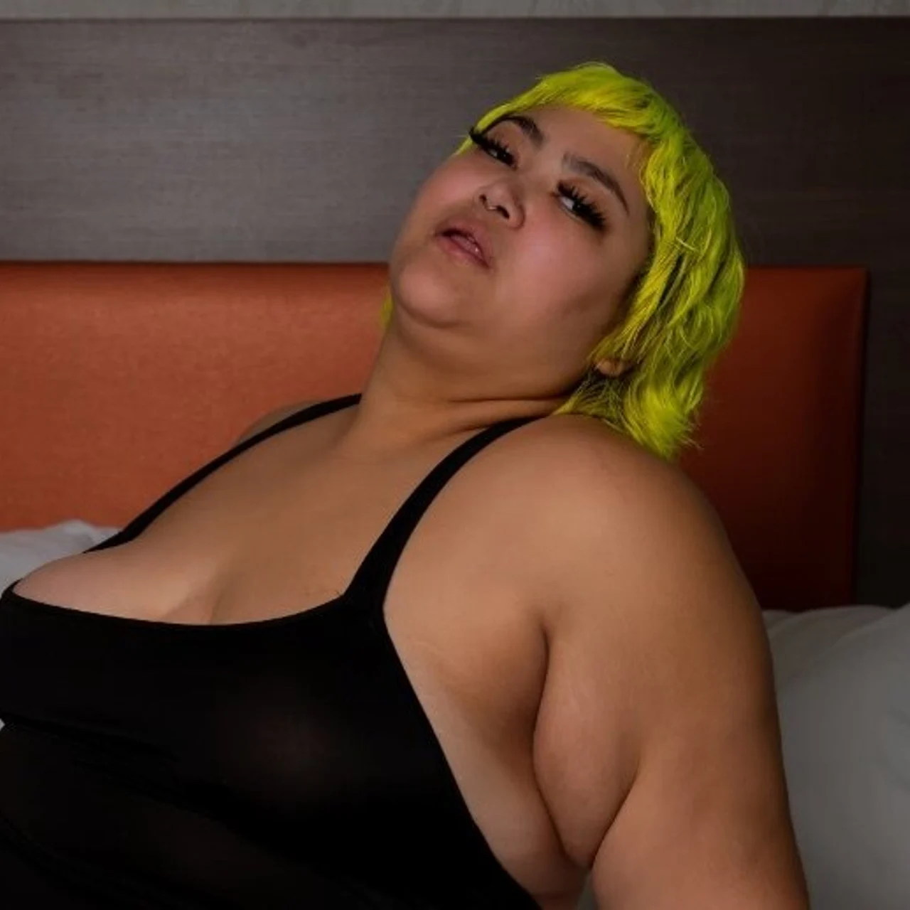 thicc mixed asian mami fryin egg rolls - OnlyFans model