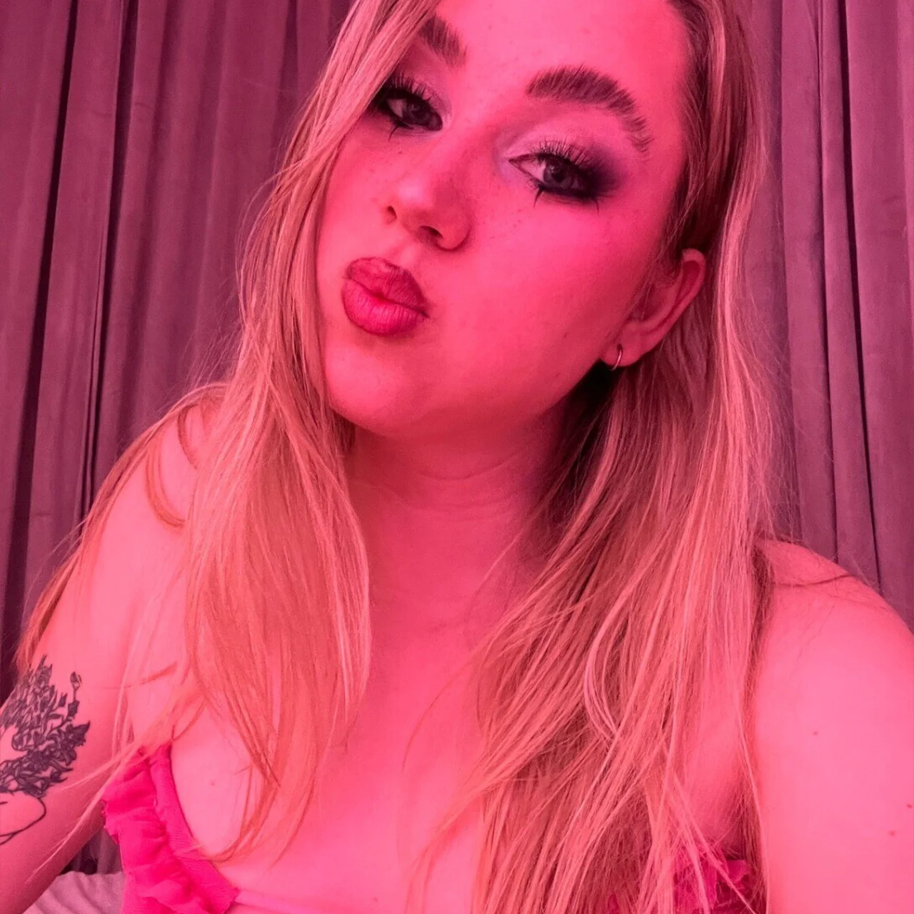 Qtee Foxx - OnlyFans model