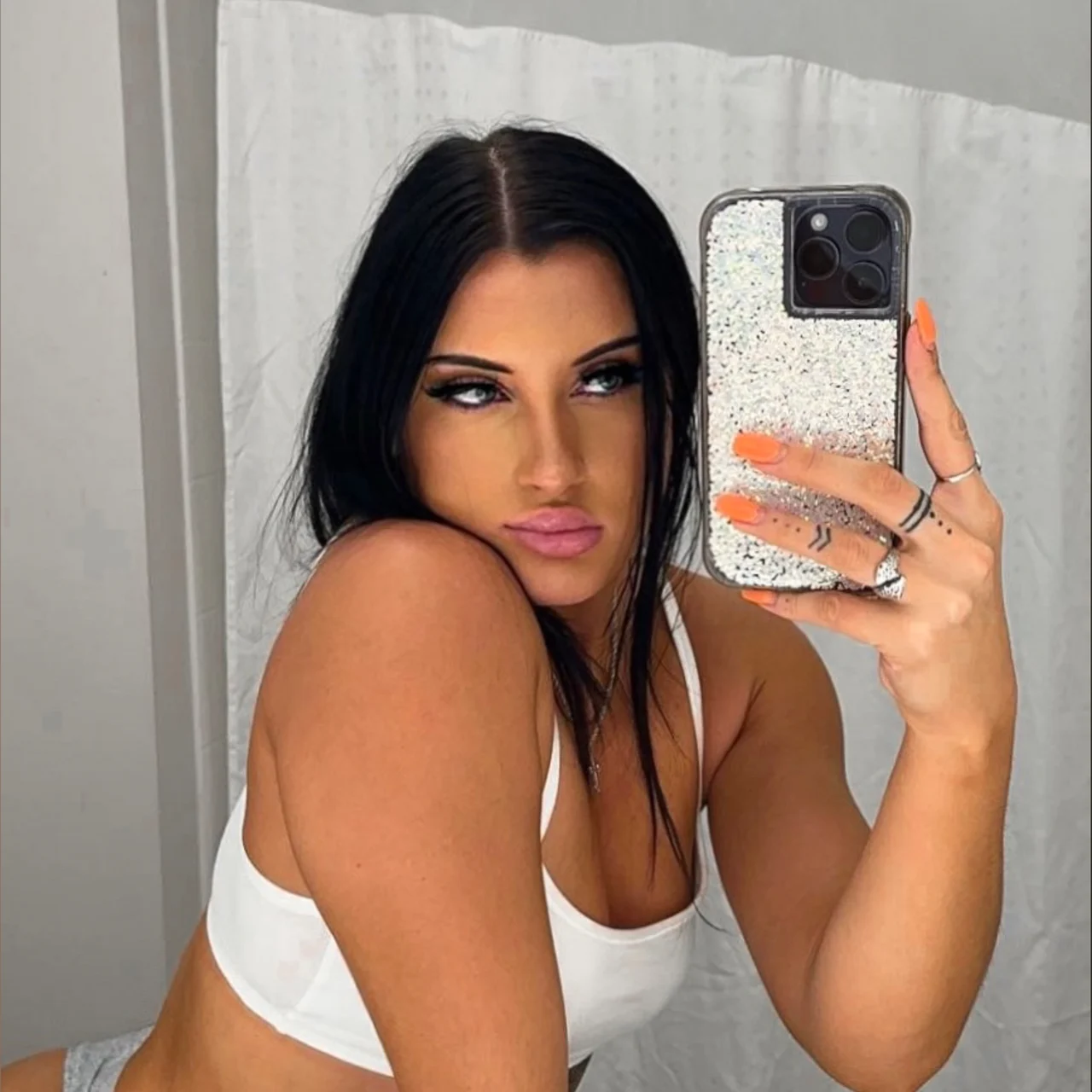 Leah - OnlyFans model