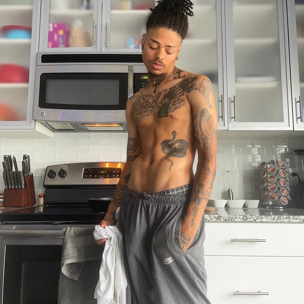 Asmooth - OnlyFans model