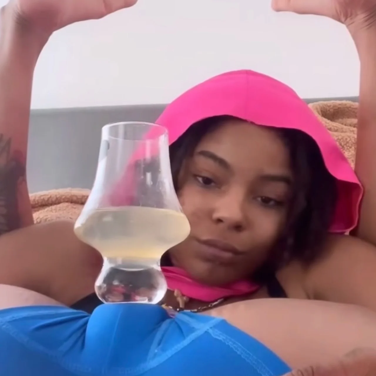 Mommyflexz - OnlyFans model