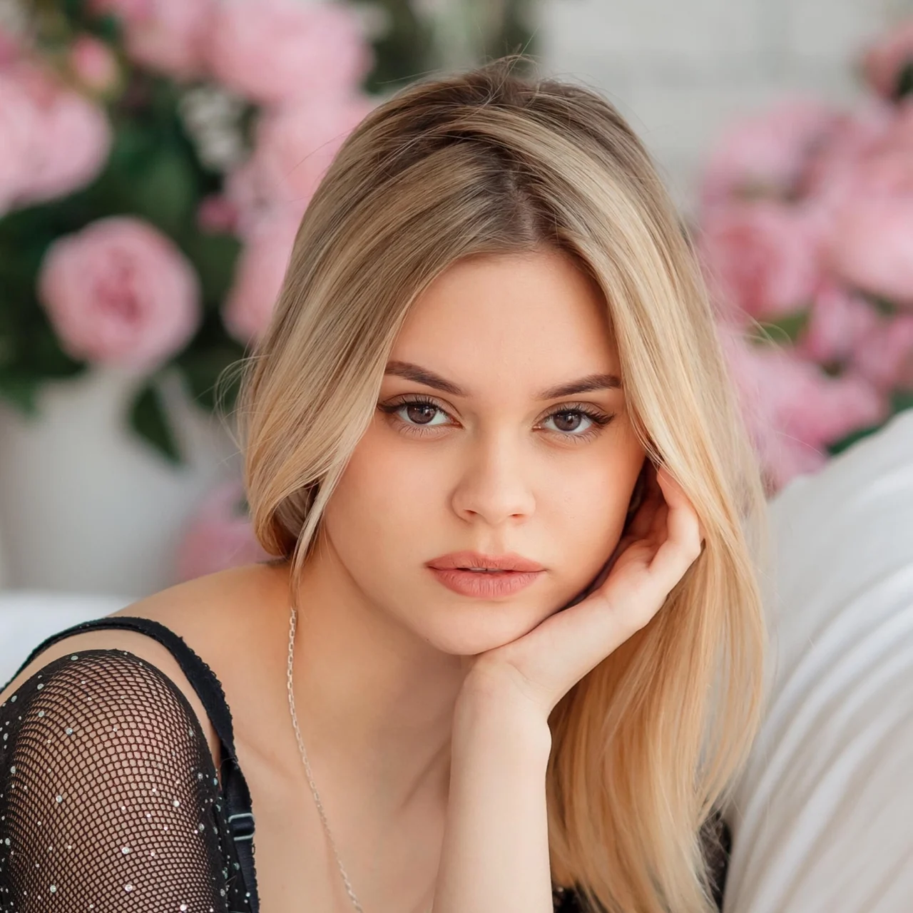 Roar 🦁 Bella 😈 - OnlyFans model