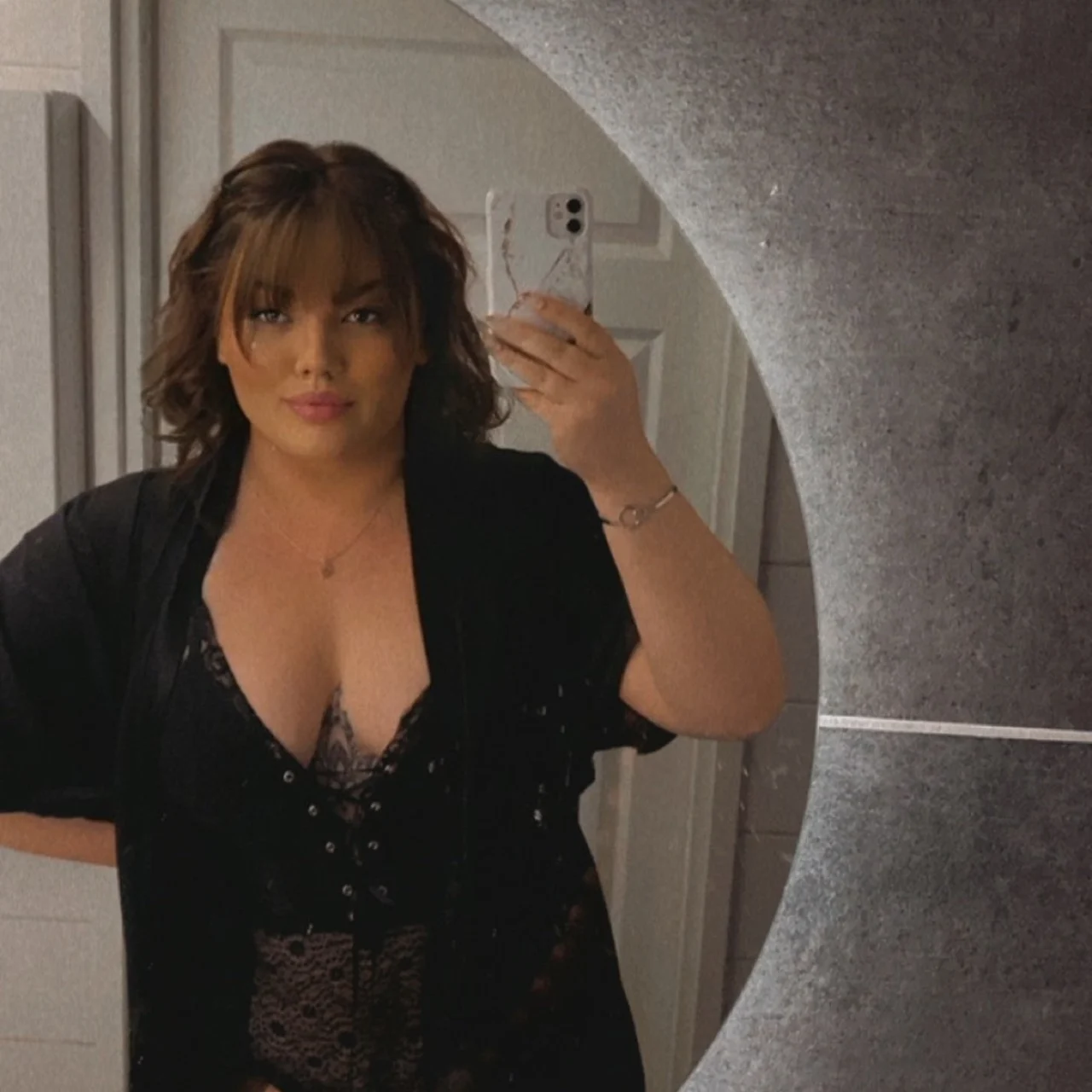 Rozey - OnlyFans model