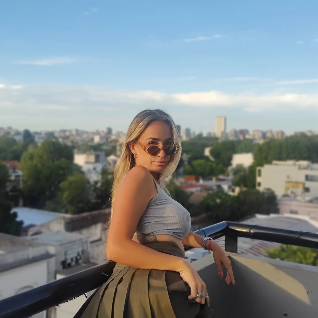 Roro Rainbow💦 - OnlyFans model