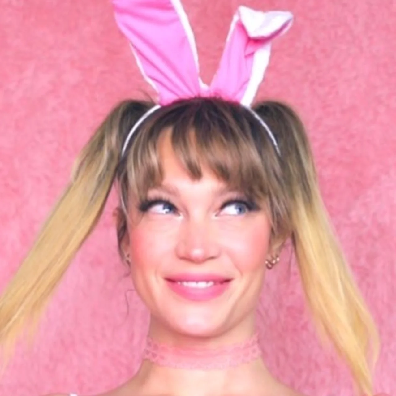 Roxanna Redfoot - OnlyFans model