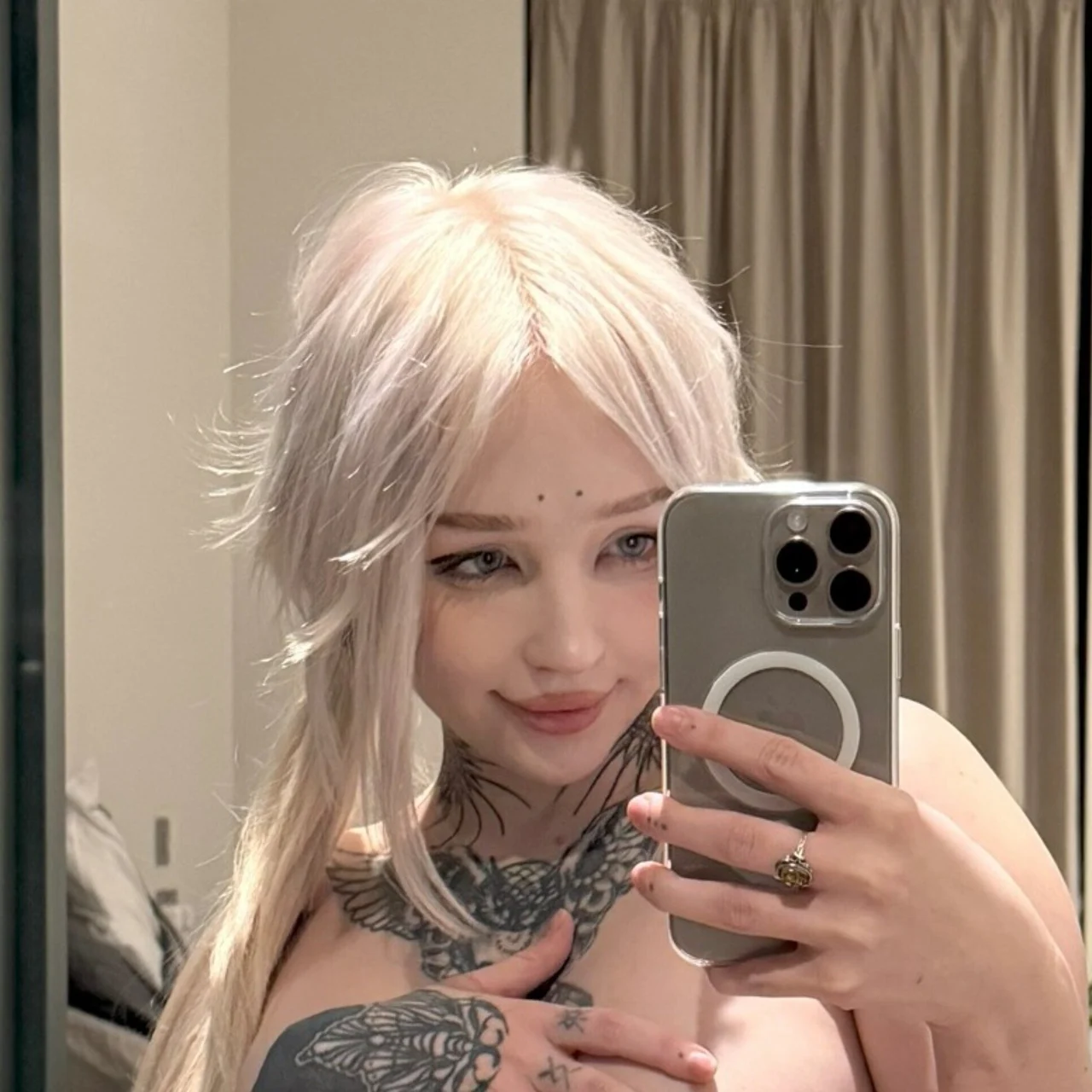 Runa - OnlyFans model