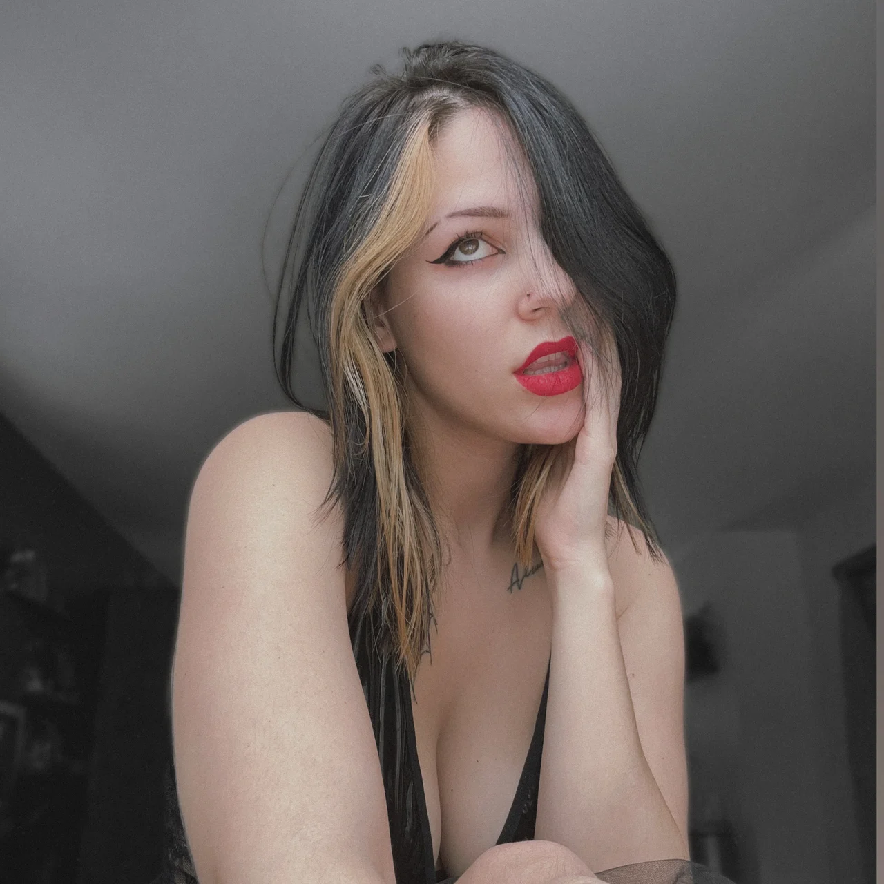 SarahLashe - OnlyFans model