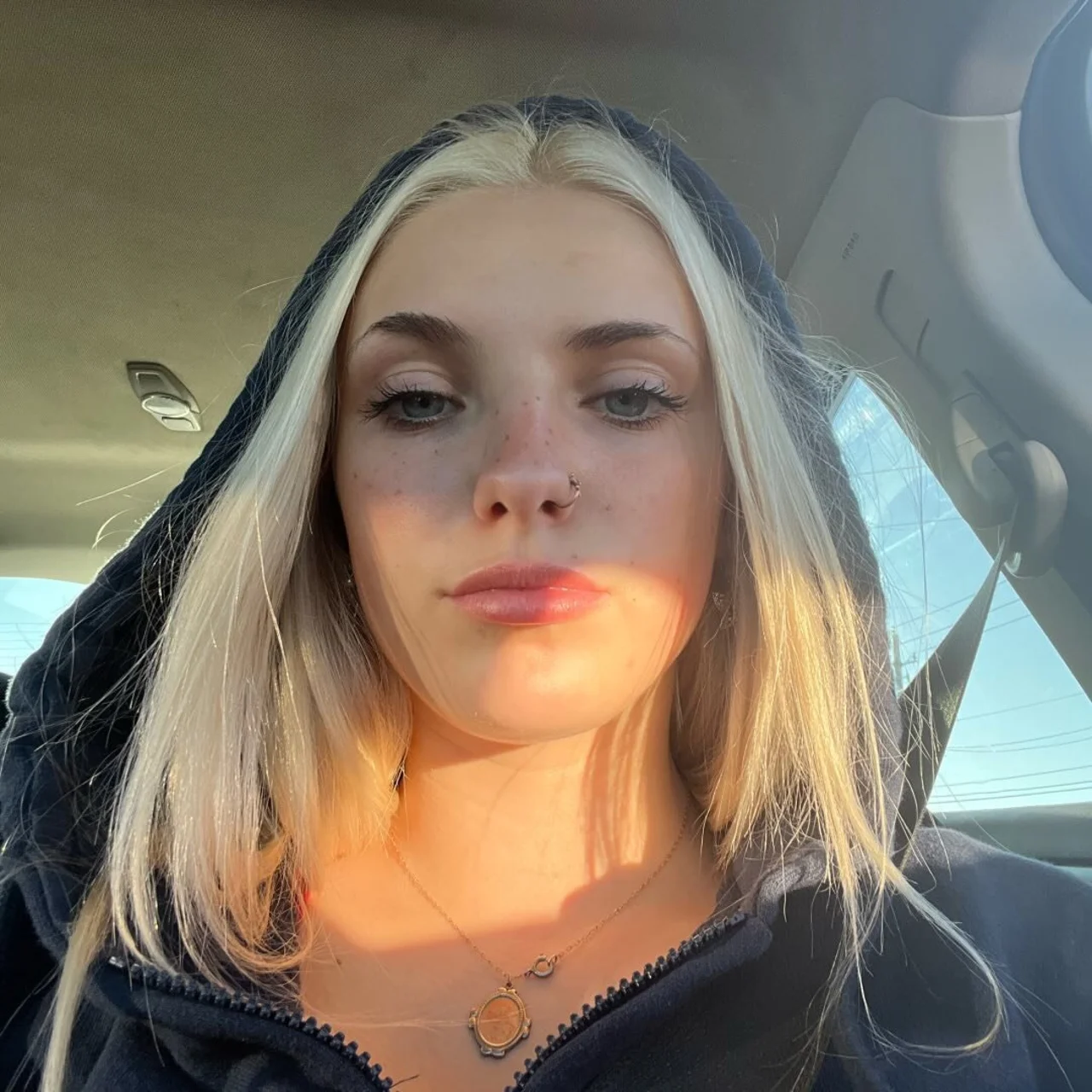 Sara Kinsley - OnlyFans model