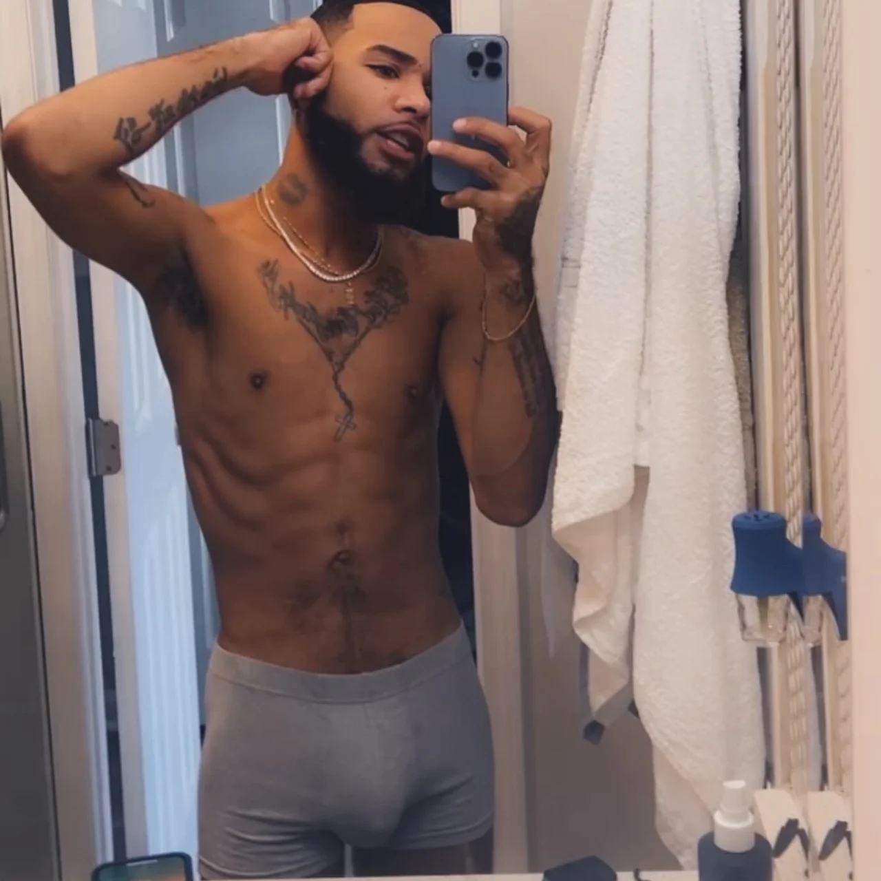 SavageMomox - OnlyFans model