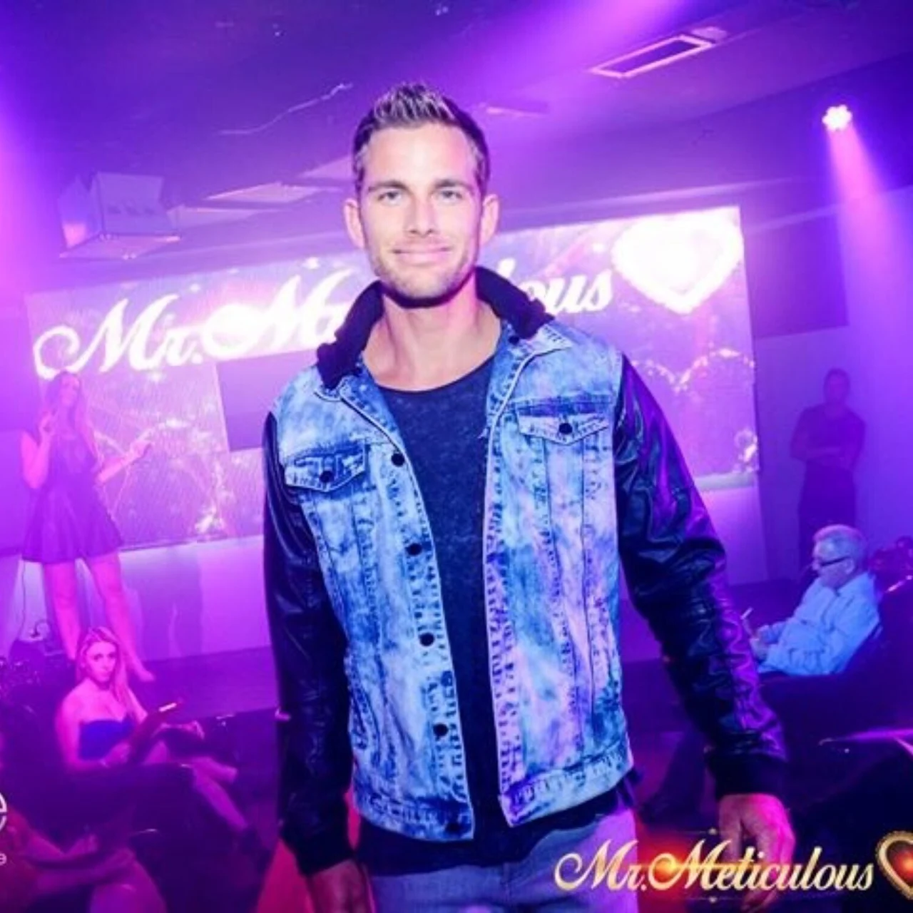 Robbie Oz 👑 Naughty World Tour 😈 - OnlyFans model