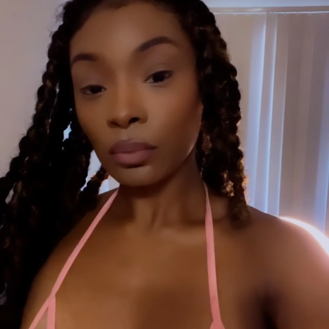 Shawnieblasian - OnlyFans model
