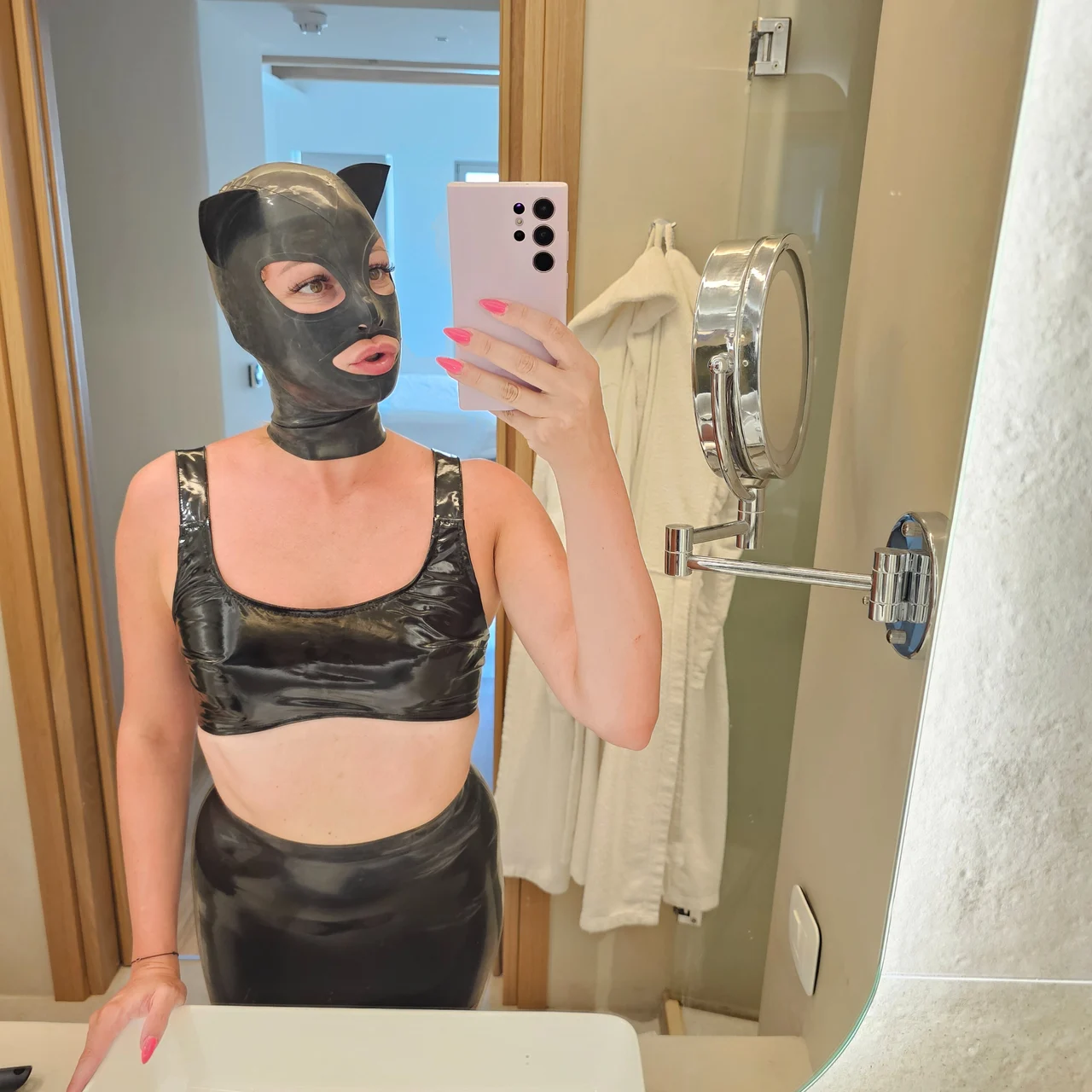 Shiny_Cat - OnlyFans model