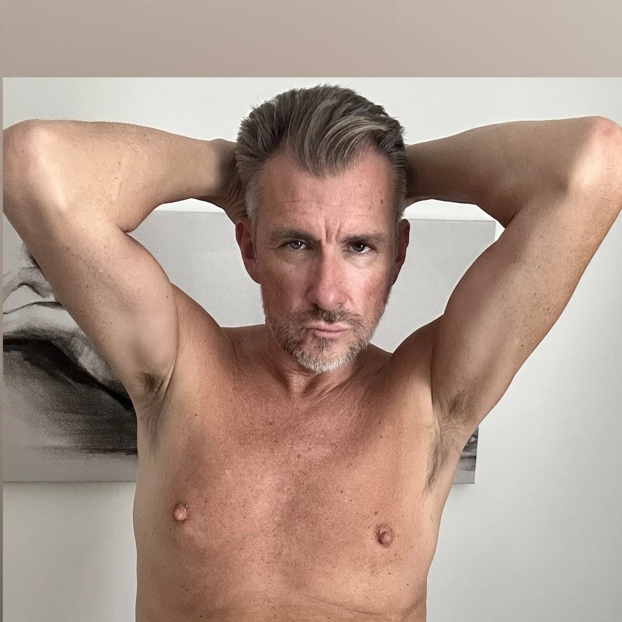 SimplyHandsOn - OnlyFans model