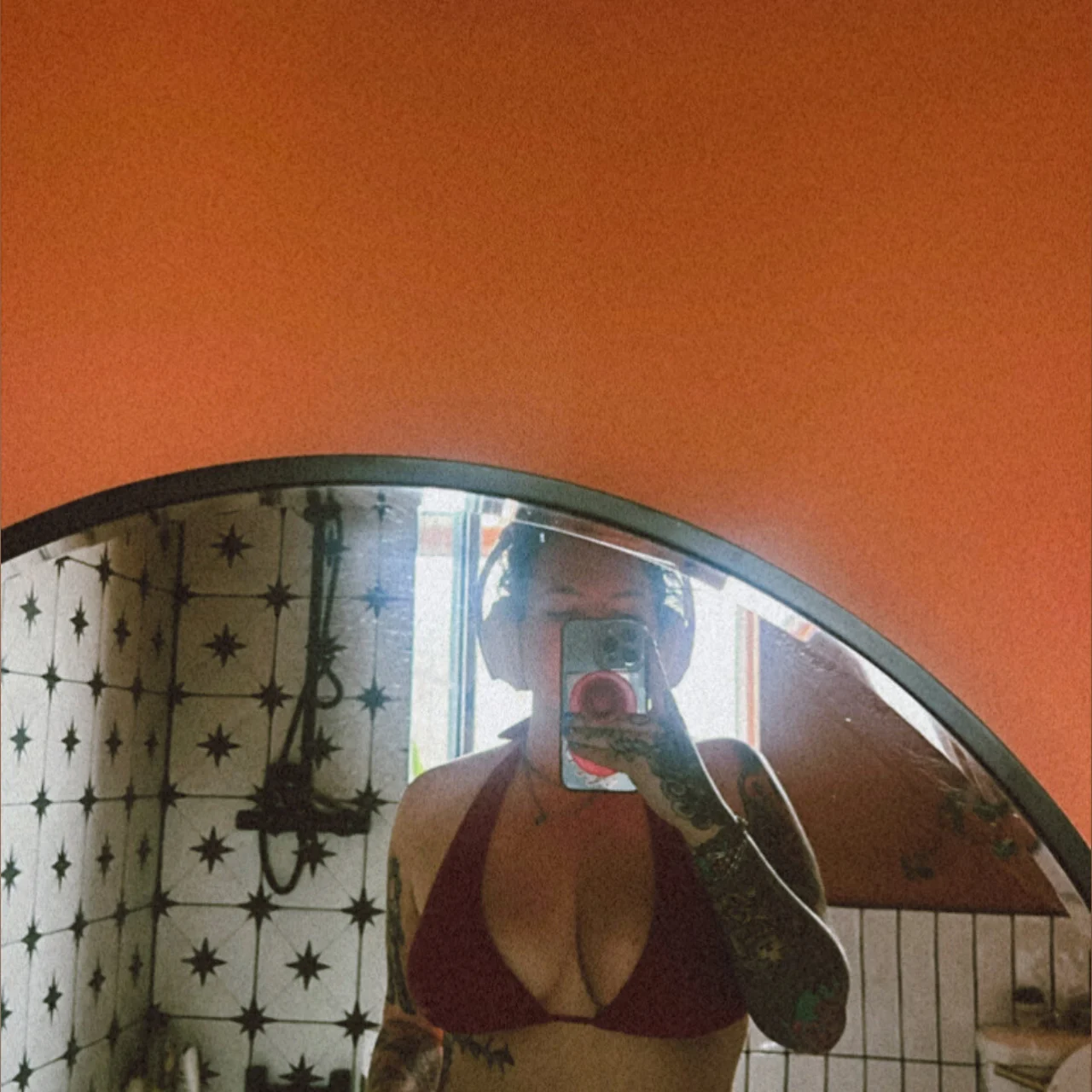 Skin &amp; Strokes - OnlyFans model