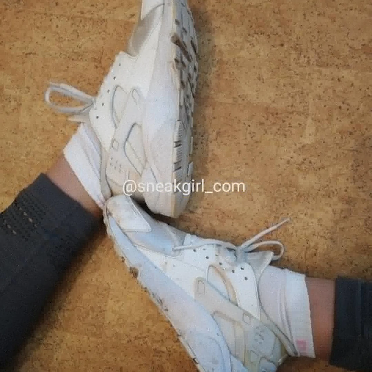 sneakgirl_com - OnlyFans model