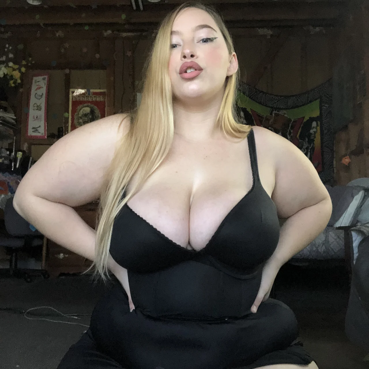 Lil Snow cake - OnlyFans model