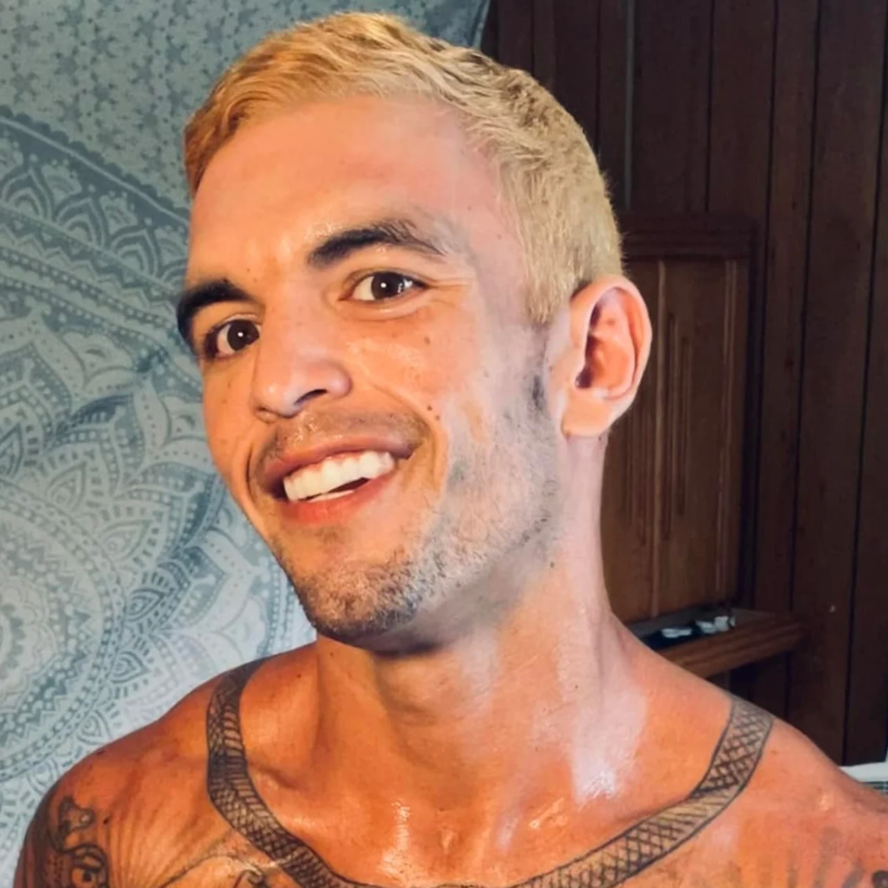 StraightFelon - OnlyFans model