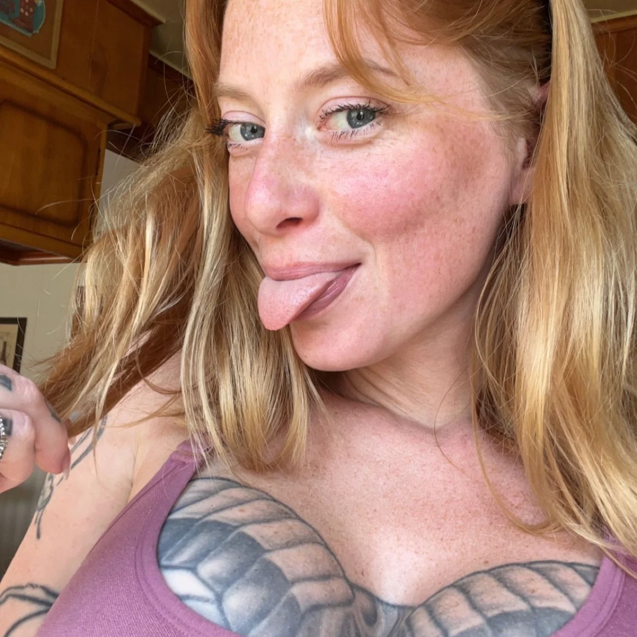 FREEMOMO - OnlyFans model