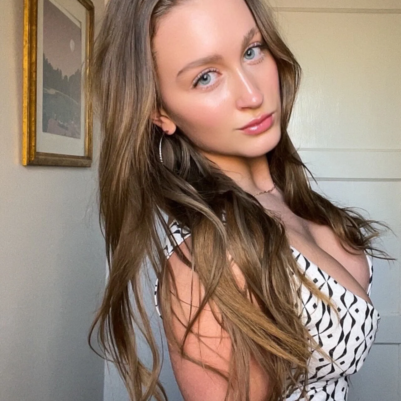 Sara Sky - OnlyFans model