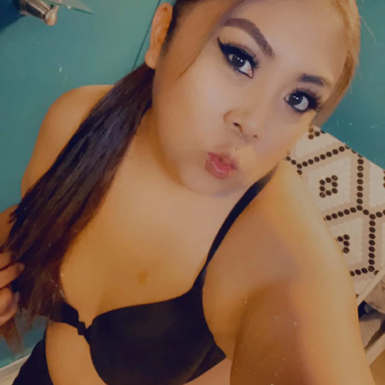 Tiabooo - OnlyFans model