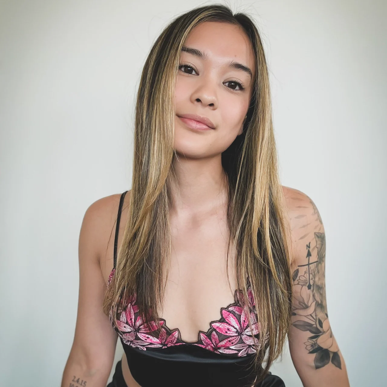 Charis π¦ - OnlyFans model