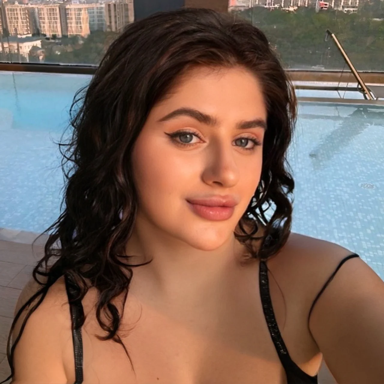 Kris Pink 🩷 - OnlyFans model