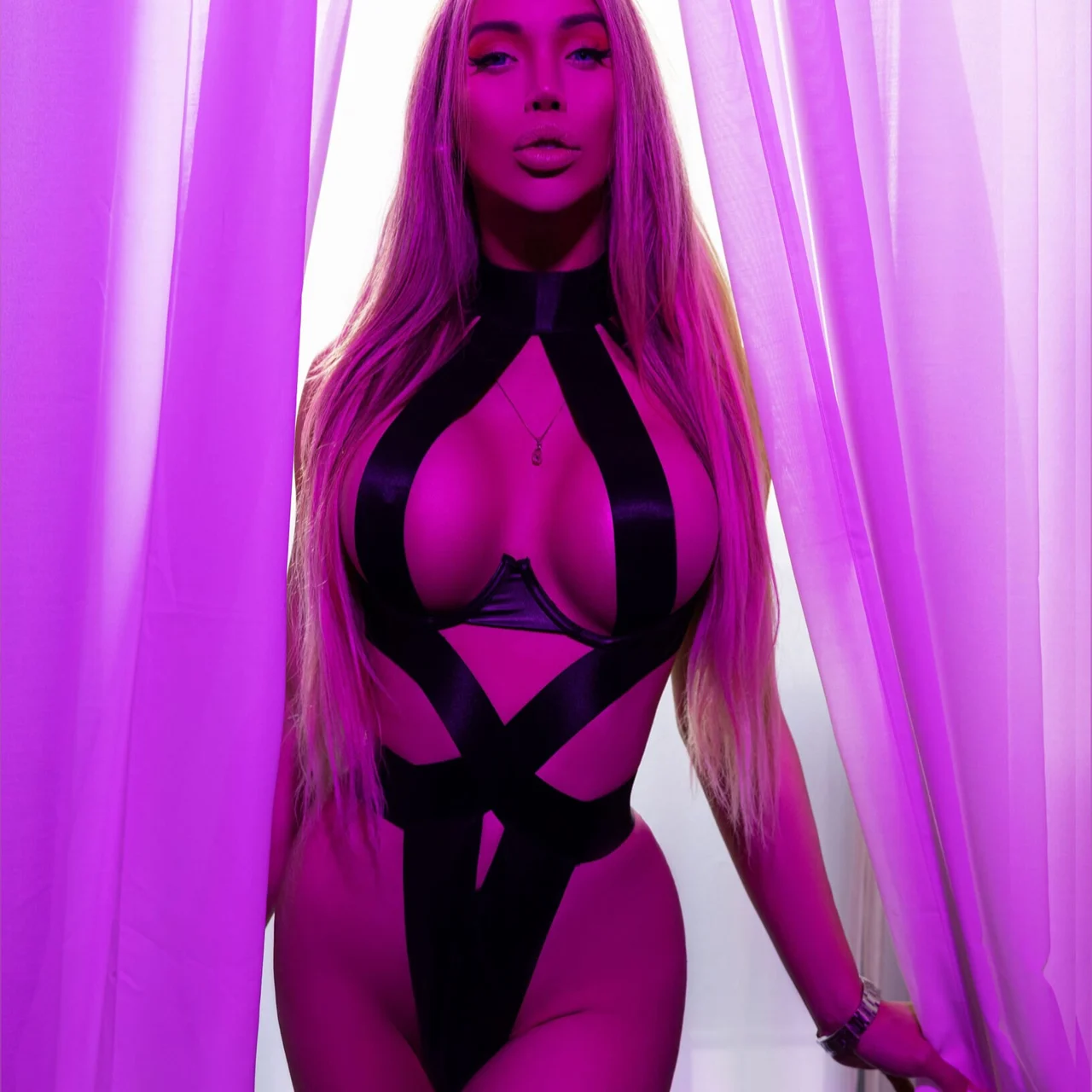 Transgirldee - OnlyFans model