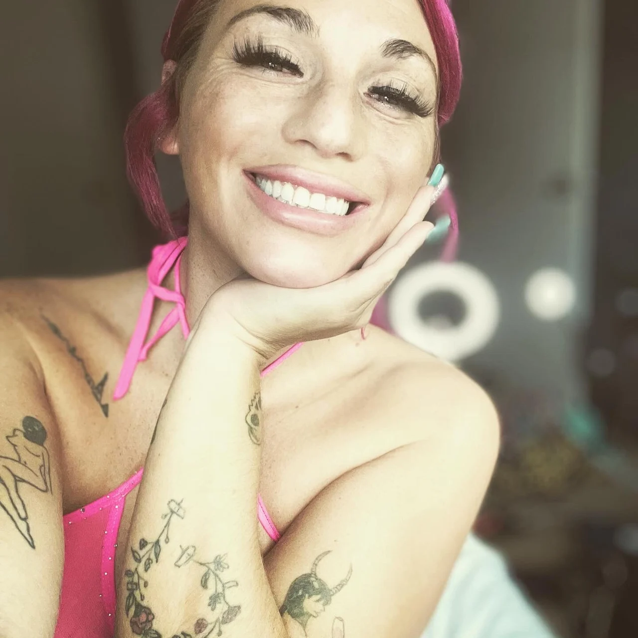 Your favorite hippie hoe ✨ - OnlyFans model