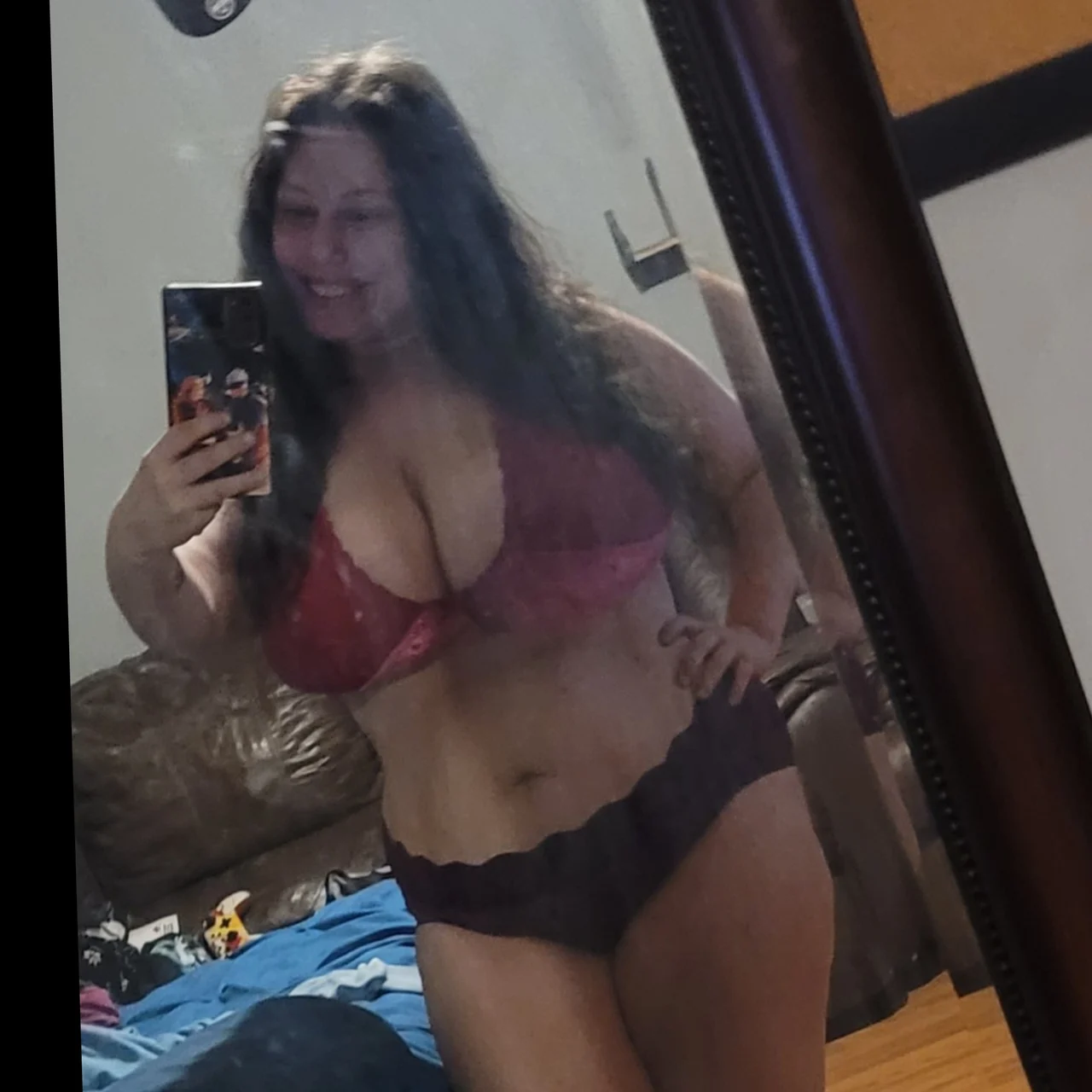 Bustygamerbabe - OnlyFans model
