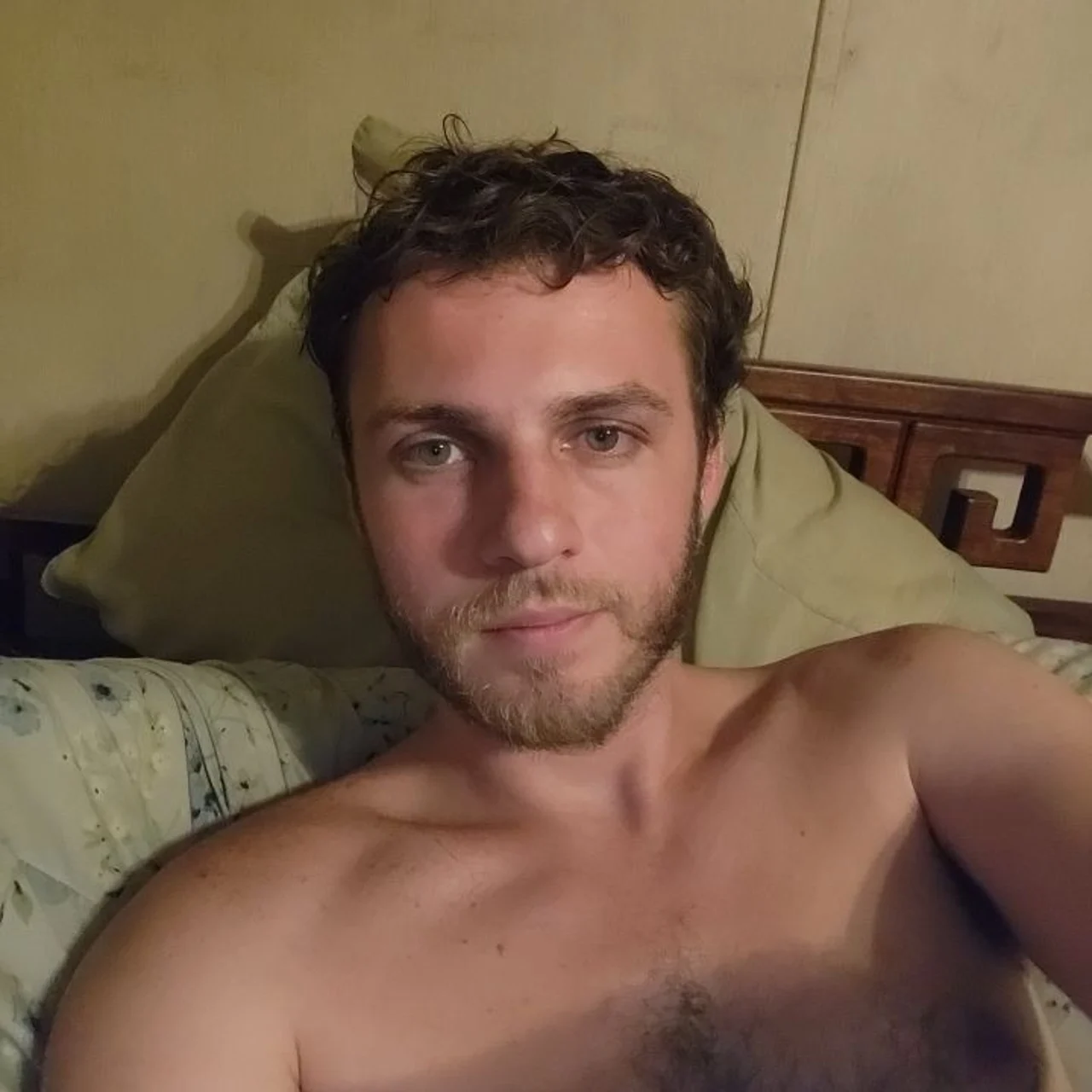 Johnnytreetops - OnlyFans model