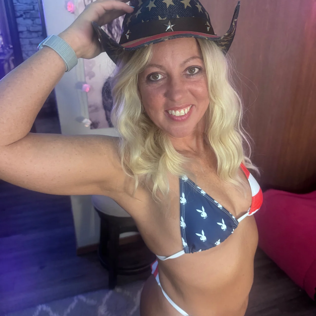 Shortnsexygrandma - OnlyFans model