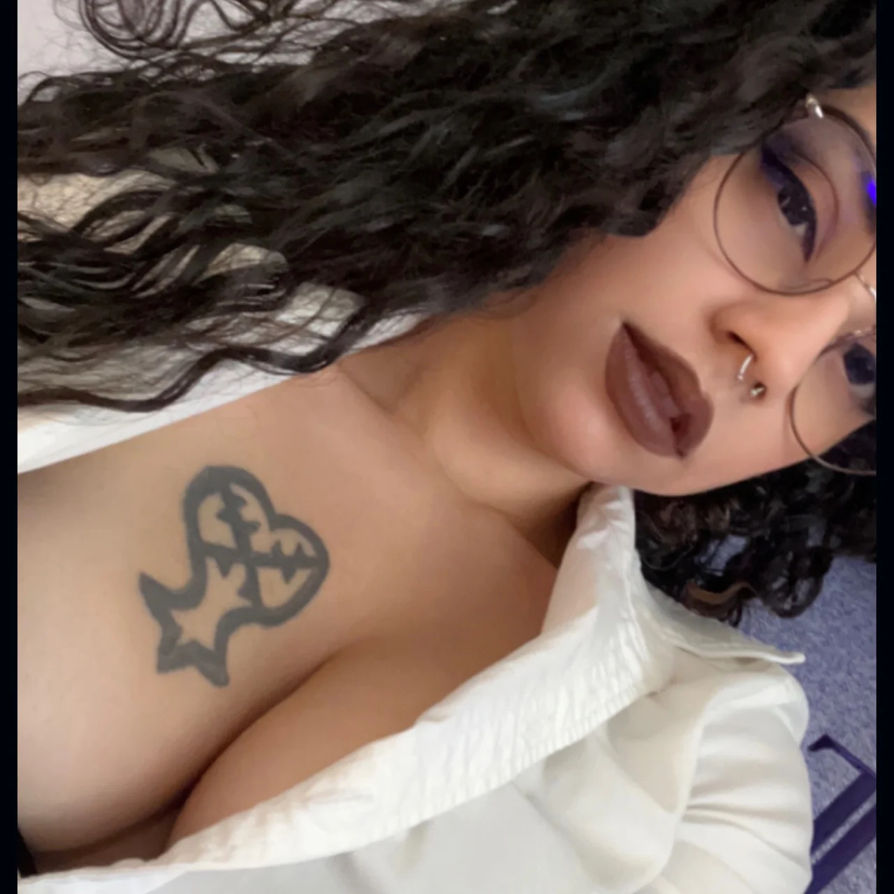 Alora - OnlyFans model