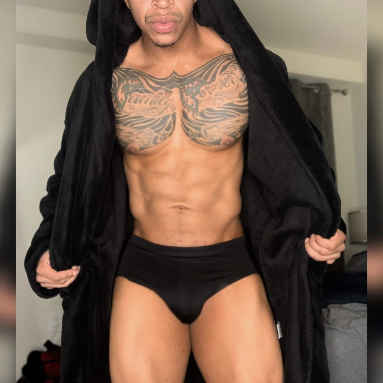 ValentinoFree - OnlyFans model