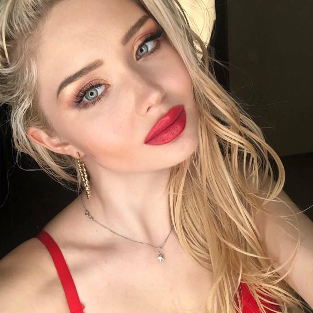 Love Pill - OnlyFans model