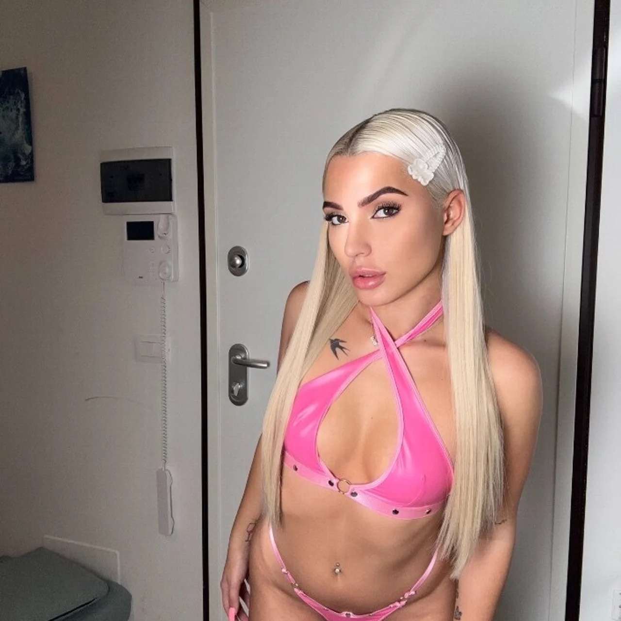 victoria - OnlyFans model