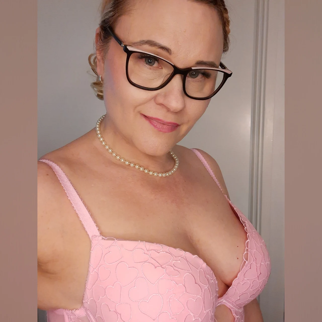WetWildWife50+🇫🇮 - OnlyFans model