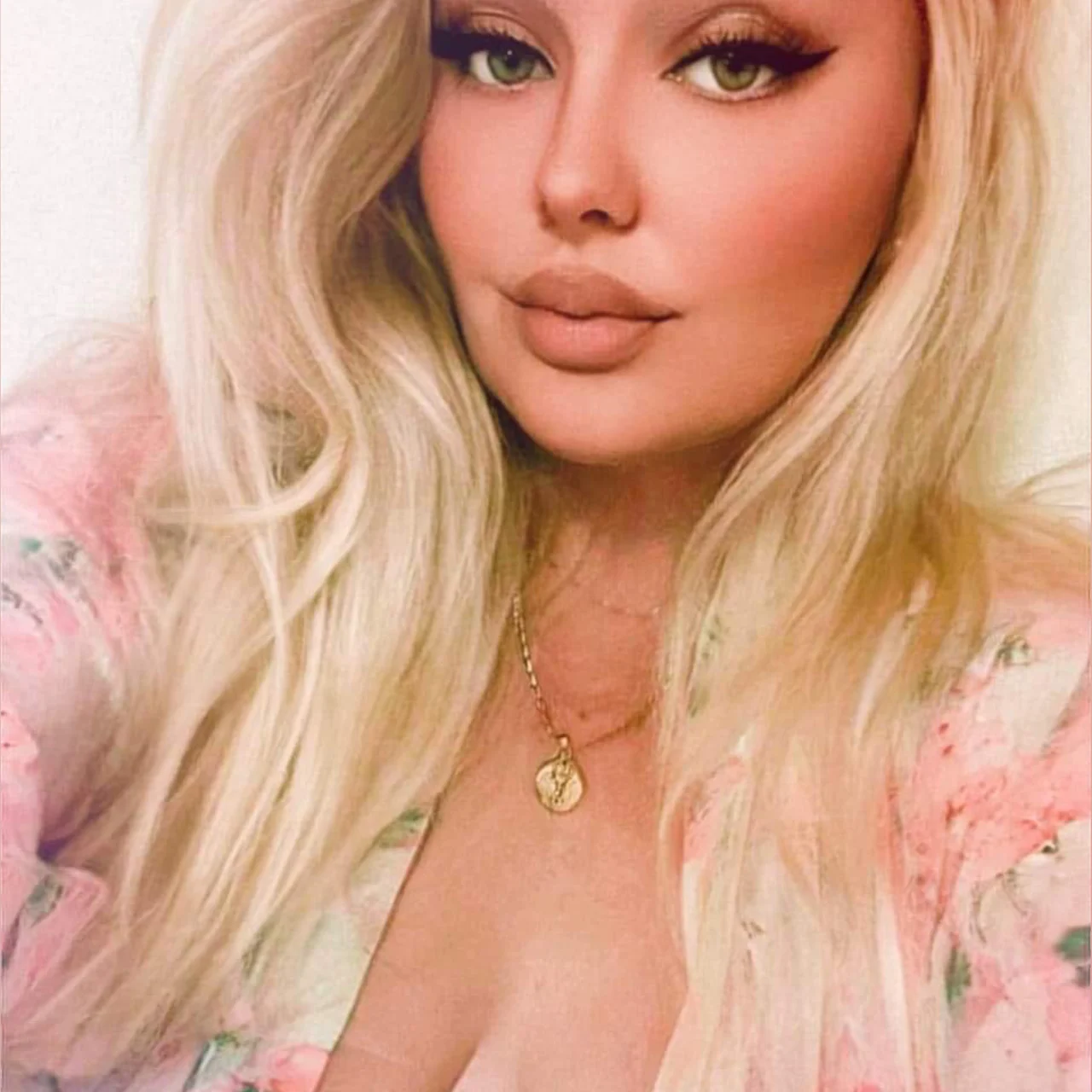 ☆ Willow's Promo World 🔝 5% - OnlyFans model