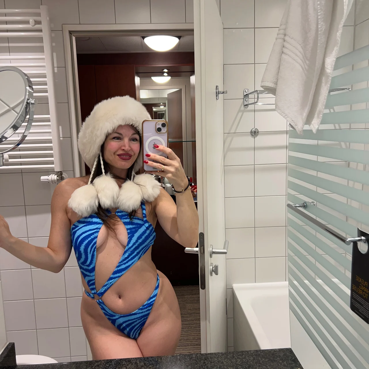 Xrysa mour - OnlyFans model