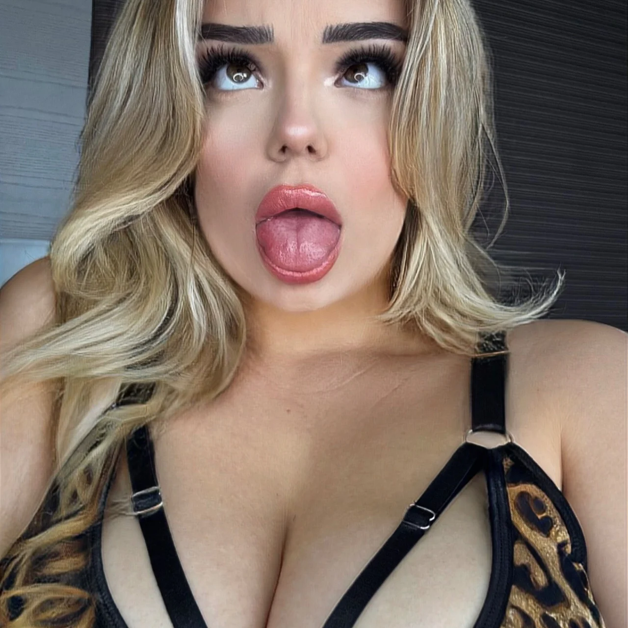 Yolosi 👅 - OnlyFans model