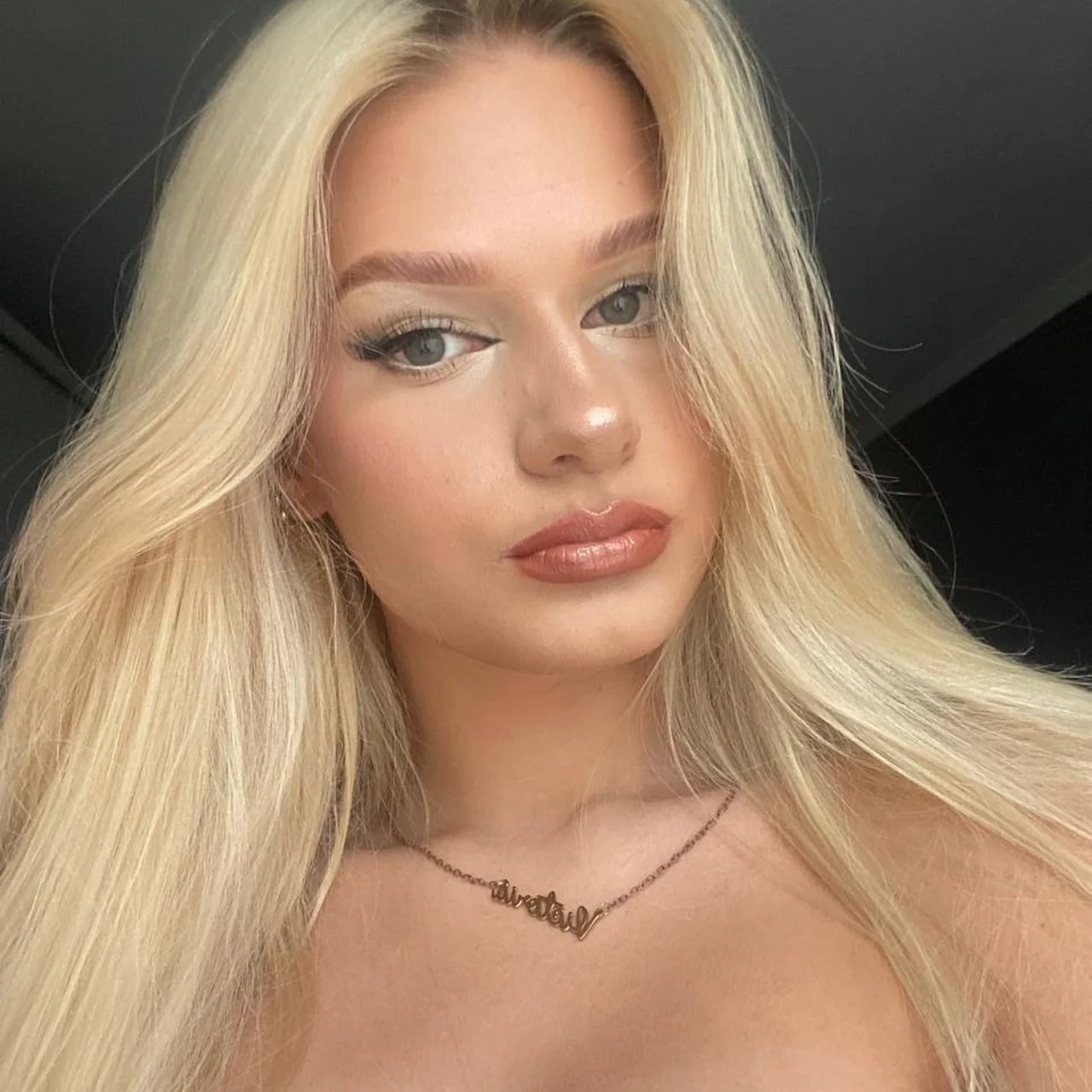 Vicky 🖤 - OnlyFans model