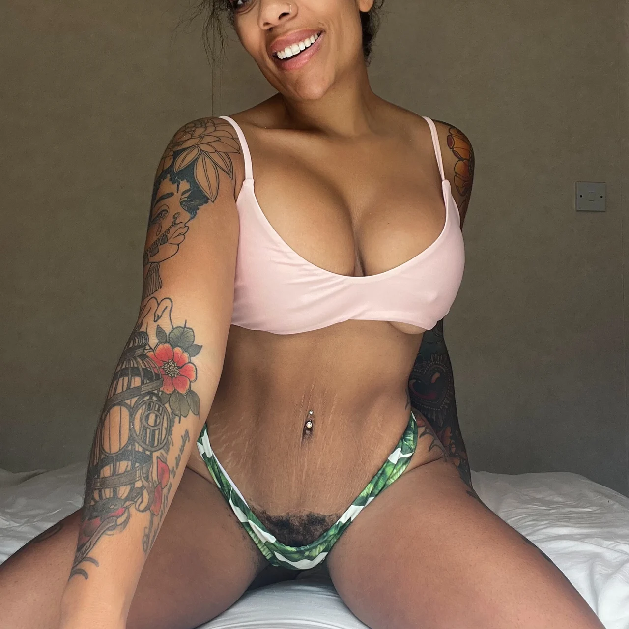 Your Bush Queen 🌳 - OnlyFans model