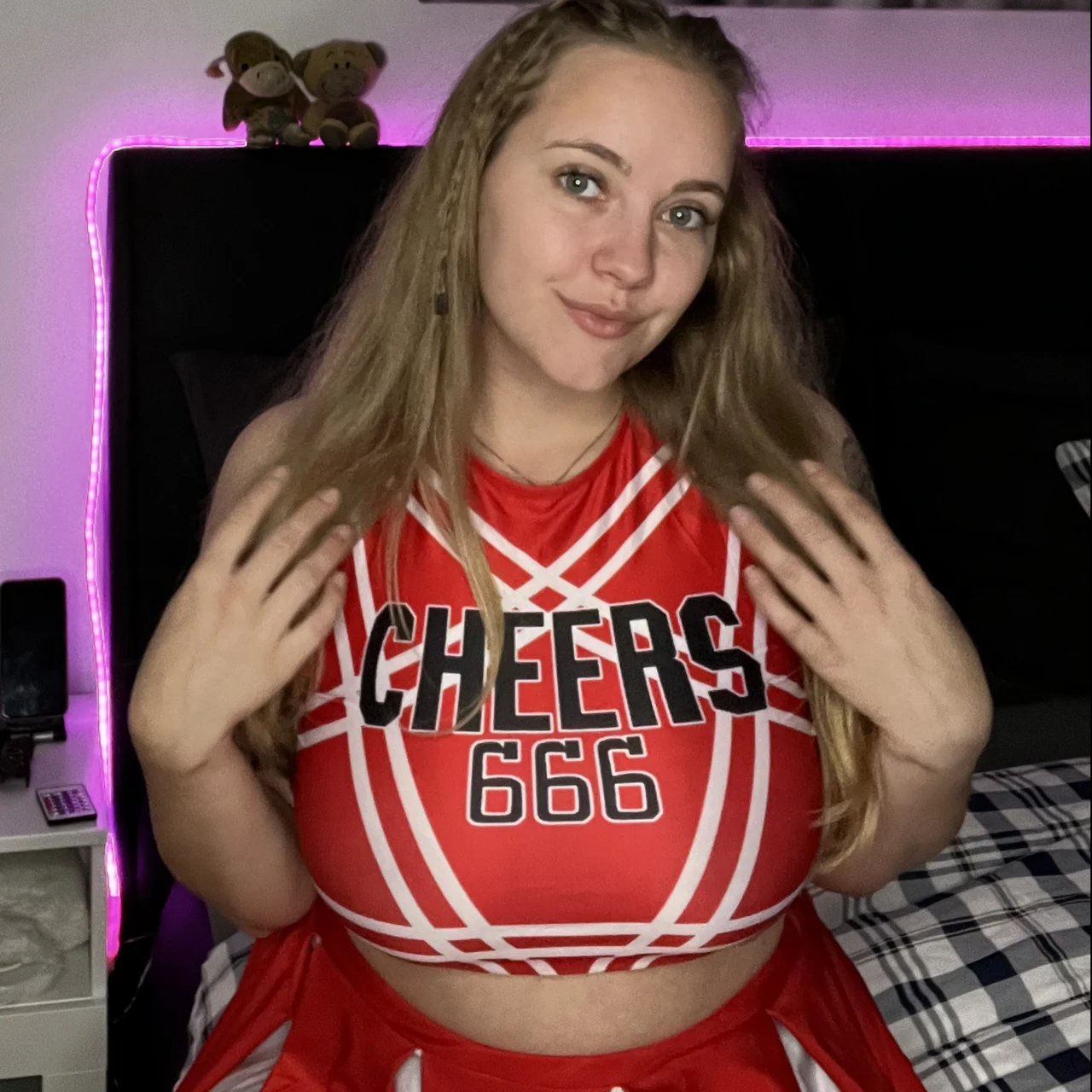 Julie 🎀 - OnlyFans model