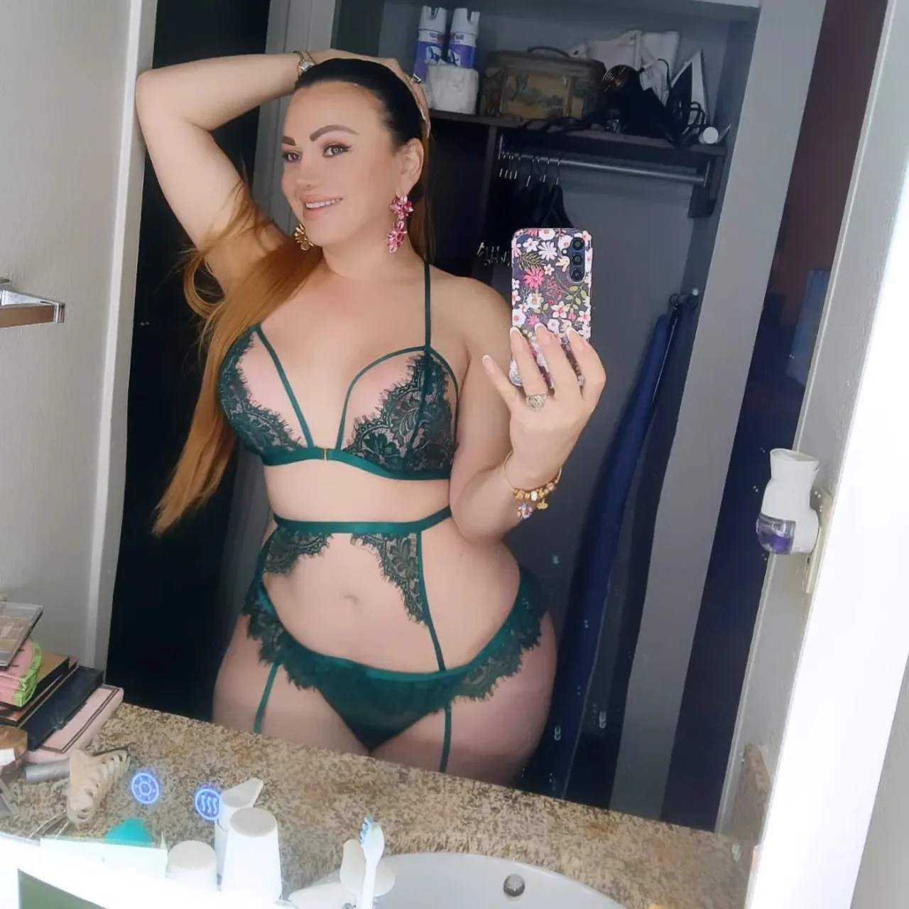 Yulissa Torres - OnlyFans model