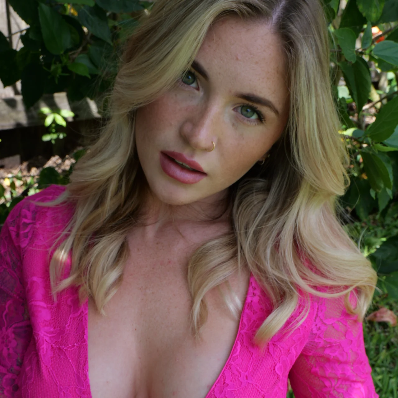 Zoeneli - OnlyFans model